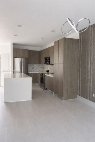 7220 NW 103rd Path, Doral, FL 33178