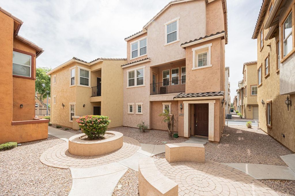 2032 N 78th Glen, Phoenix, AZ 85035