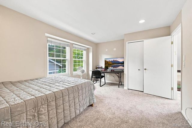 6622 Fieldstone Court, West Bloomfield, MI 48322