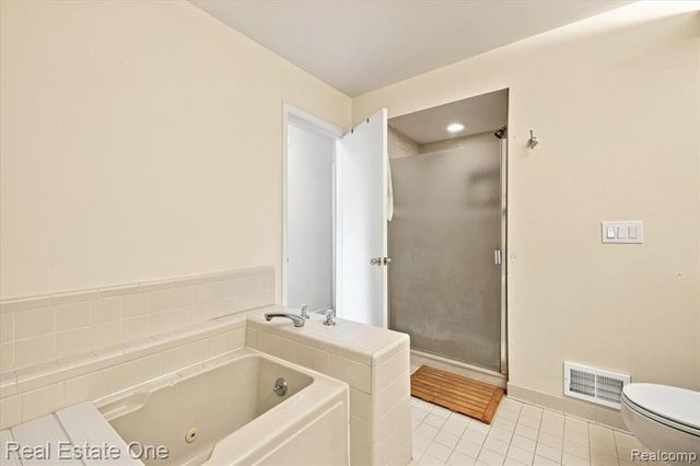 6622 Fieldstone Court, West Bloomfield, MI 48322