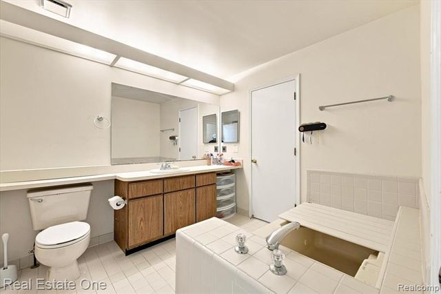 6622 Fieldstone Court, West Bloomfield, MI 48322