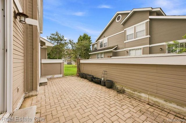 6622 Fieldstone Court, West Bloomfield, MI 48322