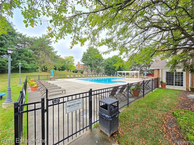 6622 Fieldstone Court, West Bloomfield, MI 48322