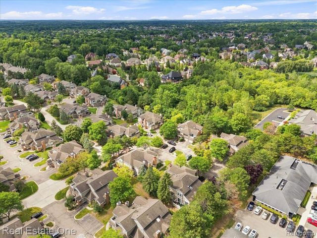 6622 Fieldstone Court, West Bloomfield, MI 48322