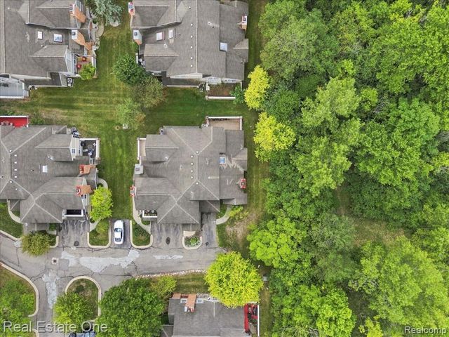 6622 Fieldstone Court, West Bloomfield, MI 48322