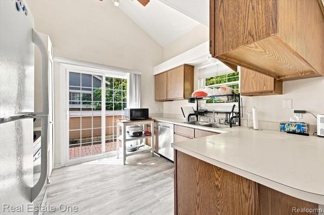 6622 Fieldstone Court, West Bloomfield, MI 48322