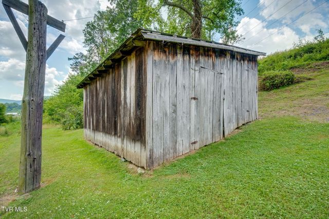222 Smith Hollow Road, Church Hill, TN 37642
