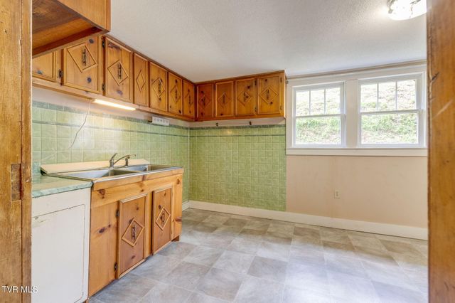 222 Smith Hollow Road, Church Hill, TN 37642