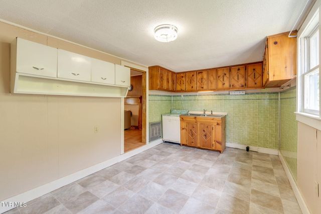 222 Smith Hollow Road, Church Hill, TN 37642