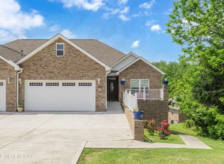 2027 Glacier Ave, Sevierville, TN 37862