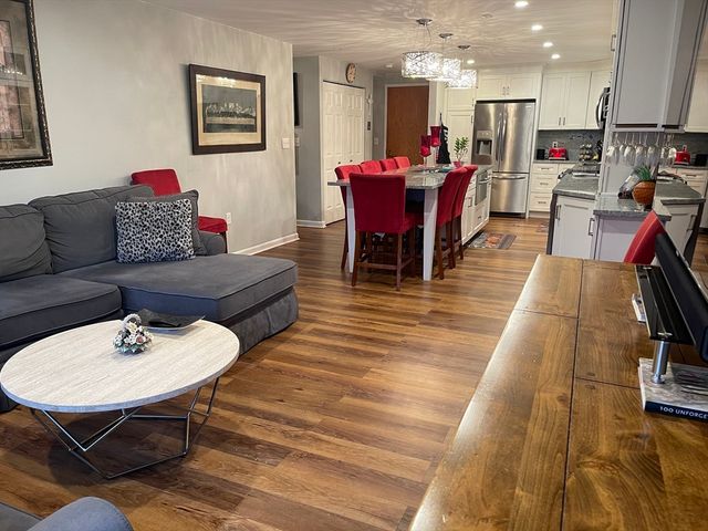 100 Ledgewood Dr 410, Stoneham, MA 02180