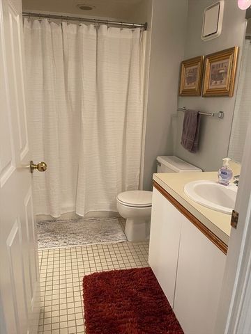 100 Ledgewood Dr 410, Stoneham, MA 02180