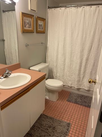 100 Ledgewood Dr 410, Stoneham, MA 02180