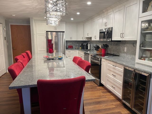 100 Ledgewood Dr 410, Stoneham, MA 02180