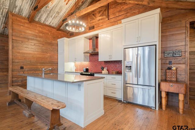 618 Cypress Creek Drive, Mt Vernon, TX 75457