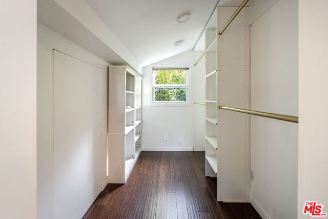 4051 Beverly Glen Boulevard, Sherman Oaks, CA 91423