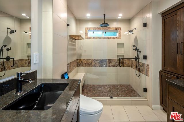 4051 Beverly Glen Boulevard, Sherman Oaks, CA 91423