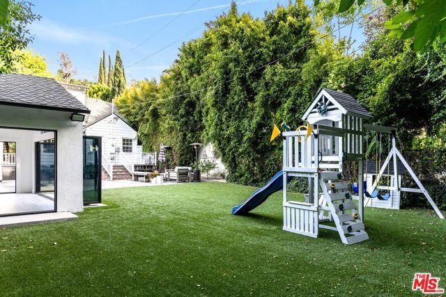 4051 Beverly Glen Boulevard, Sherman Oaks, CA 91423