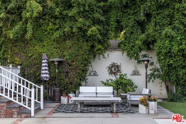 4051 Beverly Glen Boulevard, Sherman Oaks, CA 91423