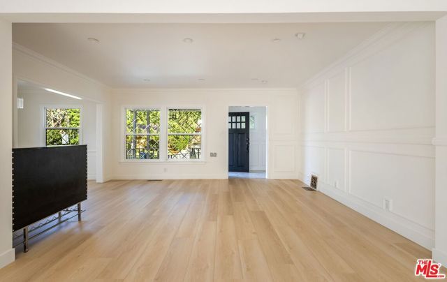4051 Beverly Glen Boulevard, Sherman Oaks, CA 91423