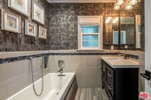 4051 Beverly Glen Boulevard, Sherman Oaks, CA 91423