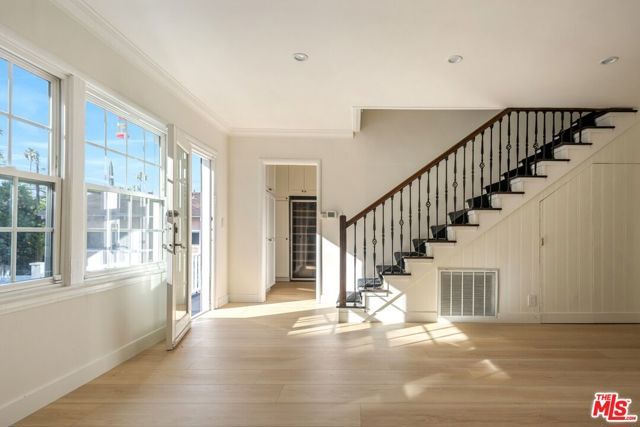4051 Beverly Glen Boulevard, Sherman Oaks, CA 91423