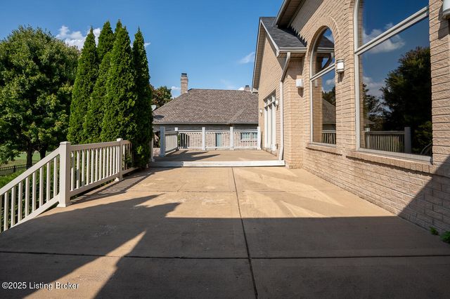 15407 Crystal Springs Way, Louisville, KY 40245