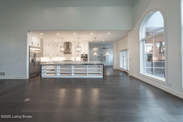 15407 Crystal Springs Way, Louisville, KY 40245