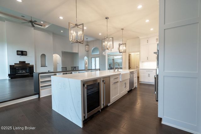 15407 Crystal Springs Way, Louisville, KY 40245