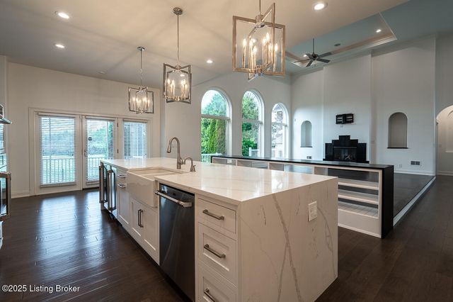 15407 Crystal Springs Way, Louisville, KY 40245