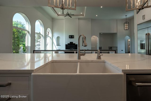 15407 Crystal Springs Way, Louisville, KY 40245