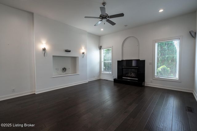 15407 Crystal Springs Way, Louisville, KY 40245