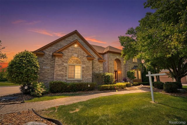 2935 Ivy Hill Drive, Commerce Charter Township, MI 48382