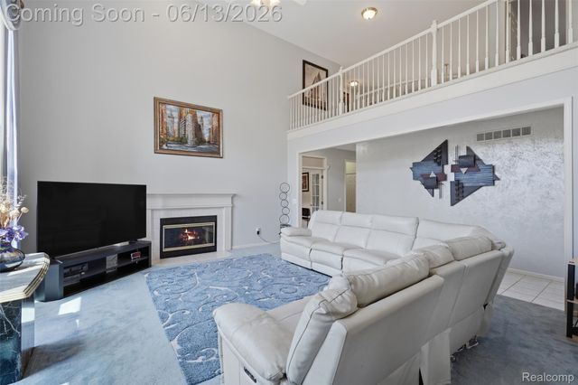 2935 Ivy Hill Drive, Commerce Charter Township, MI 48382