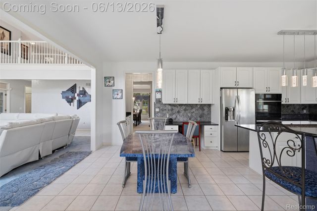 2935 Ivy Hill Drive, Commerce Charter Township, MI 48382