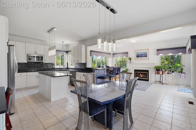 2935 Ivy Hill Drive, Commerce Charter Township, MI 48382