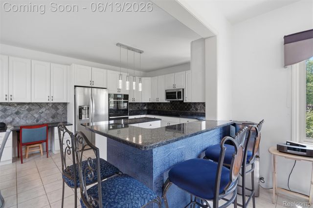2935 Ivy Hill Drive, Commerce Charter Township, MI 48382