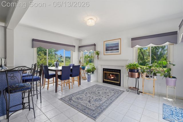 2935 Ivy Hill Drive, Commerce Charter Township, MI 48382