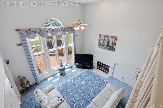 2935 Ivy Hill Drive, Commerce Charter Township, MI 48382