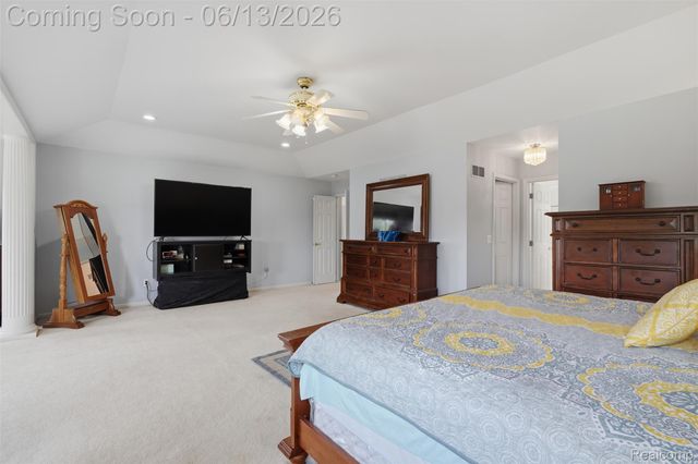 2935 Ivy Hill Drive, Commerce Charter Township, MI 48382