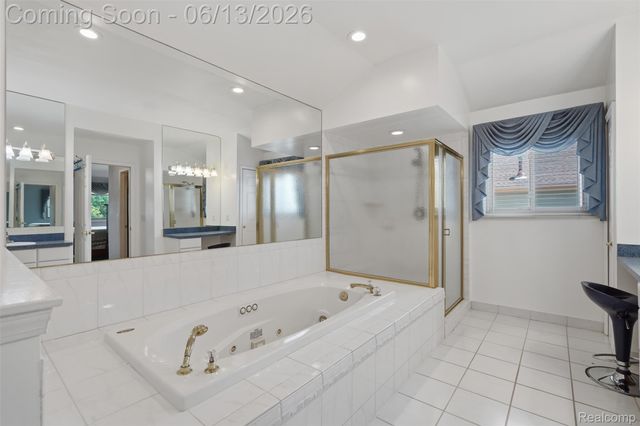 2935 Ivy Hill Drive, Commerce Charter Township, MI 48382