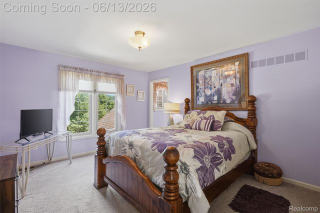 2935 Ivy Hill Drive, Commerce Charter Township, MI 48382