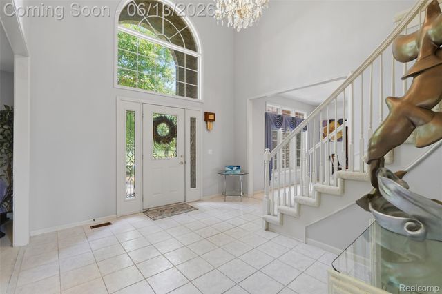 2935 Ivy Hill Drive, Commerce Charter Township, MI 48382