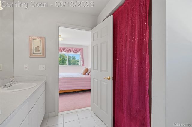 2935 Ivy Hill Drive, Commerce Charter Township, MI 48382