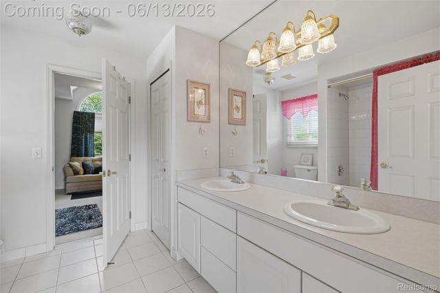 2935 Ivy Hill Drive, Commerce Charter Township, MI 48382