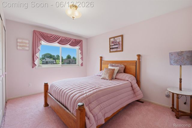 2935 Ivy Hill Drive, Commerce Charter Township, MI 48382
