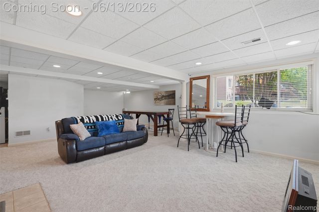 2935 Ivy Hill Drive, Commerce Charter Township, MI 48382