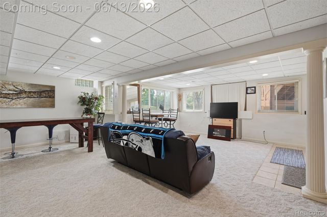 2935 Ivy Hill Drive, Commerce Charter Township, MI 48382