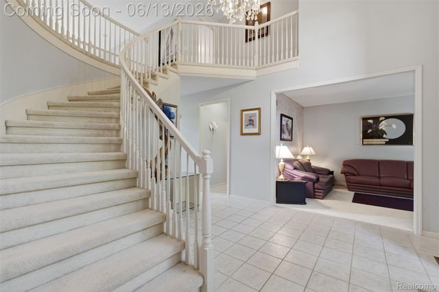2935 Ivy Hill Drive, Commerce Charter Township, MI 48382