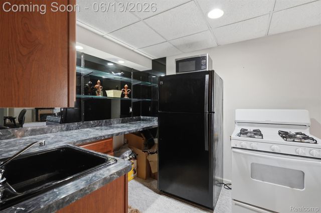 2935 Ivy Hill Drive, Commerce Charter Township, MI 48382